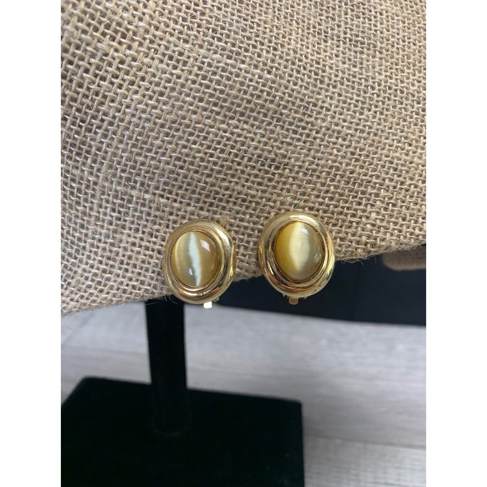 Vintage Gold‎ Tone Yellow Cats Eye Oval Clip On Earrings Studs Classic Jewelry